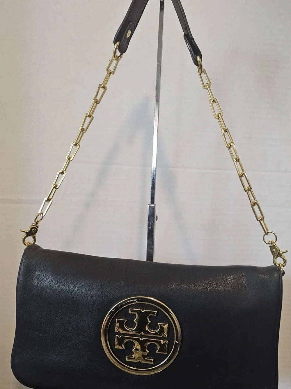 Beautful Tory Burch Black Leather Shoulder Bag with Gold Logo - Picture 5 of 11